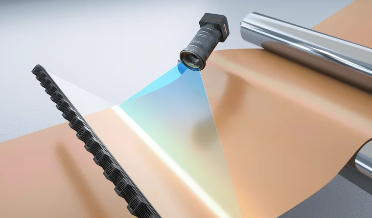 Metal folyo yüzeyinde satır tarama kamerası ve uzun çizgi ışık